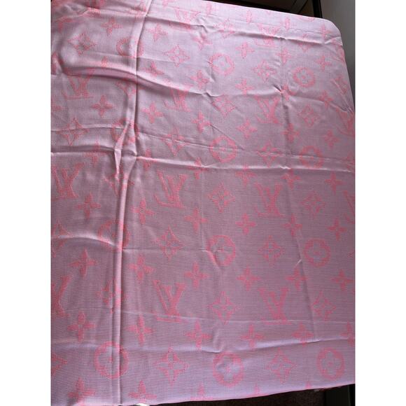 Louis Vuitton Chale Beyond Mongram Scarf, NWT - Picture 7 of 7